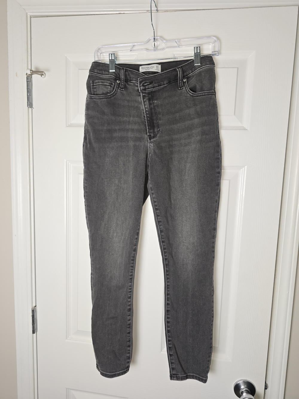 Abercrombie & Fitch High-Rise Skinny Black Washed Jeans Size 8